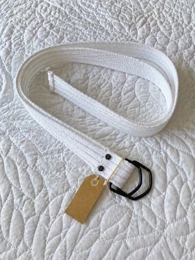 White Textured Elastic Belt with Black Double D-Ring